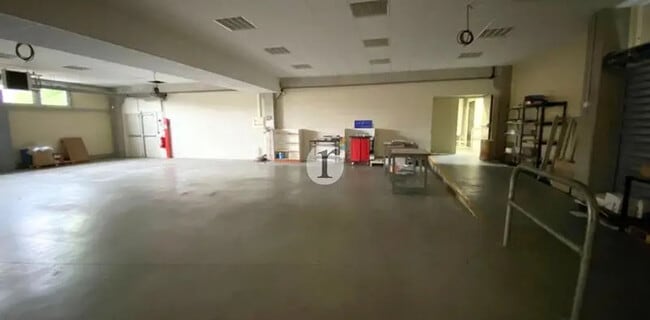 Plus de détails pour Bureau, Local d'activités à louer