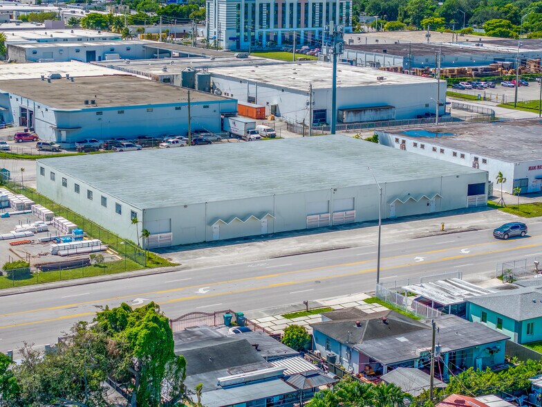 2450-2460 NW 151st St, Miami, FL à louer - Photo de l’immeuble – Image 3 sur 27