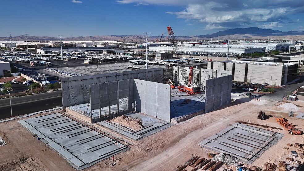 5156 W Sunset Rd, Las Vegas, NV à vendre - Photo de l’immeuble – Image 2 sur 6