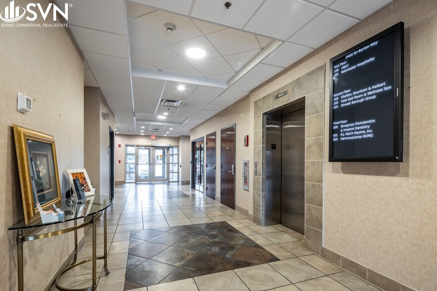 2452 Sir Barton Way, Lexington, KY à louer - Photo intérieure – Image 3 sur 14