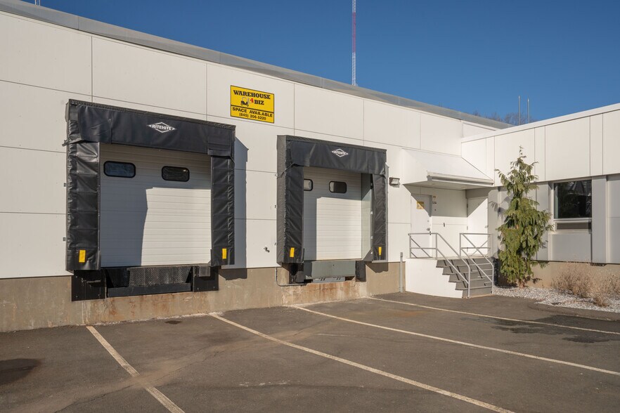 6 Britton Dr, Bloomfield, CT à louer - Photo de l’immeuble – Image 3 sur 38