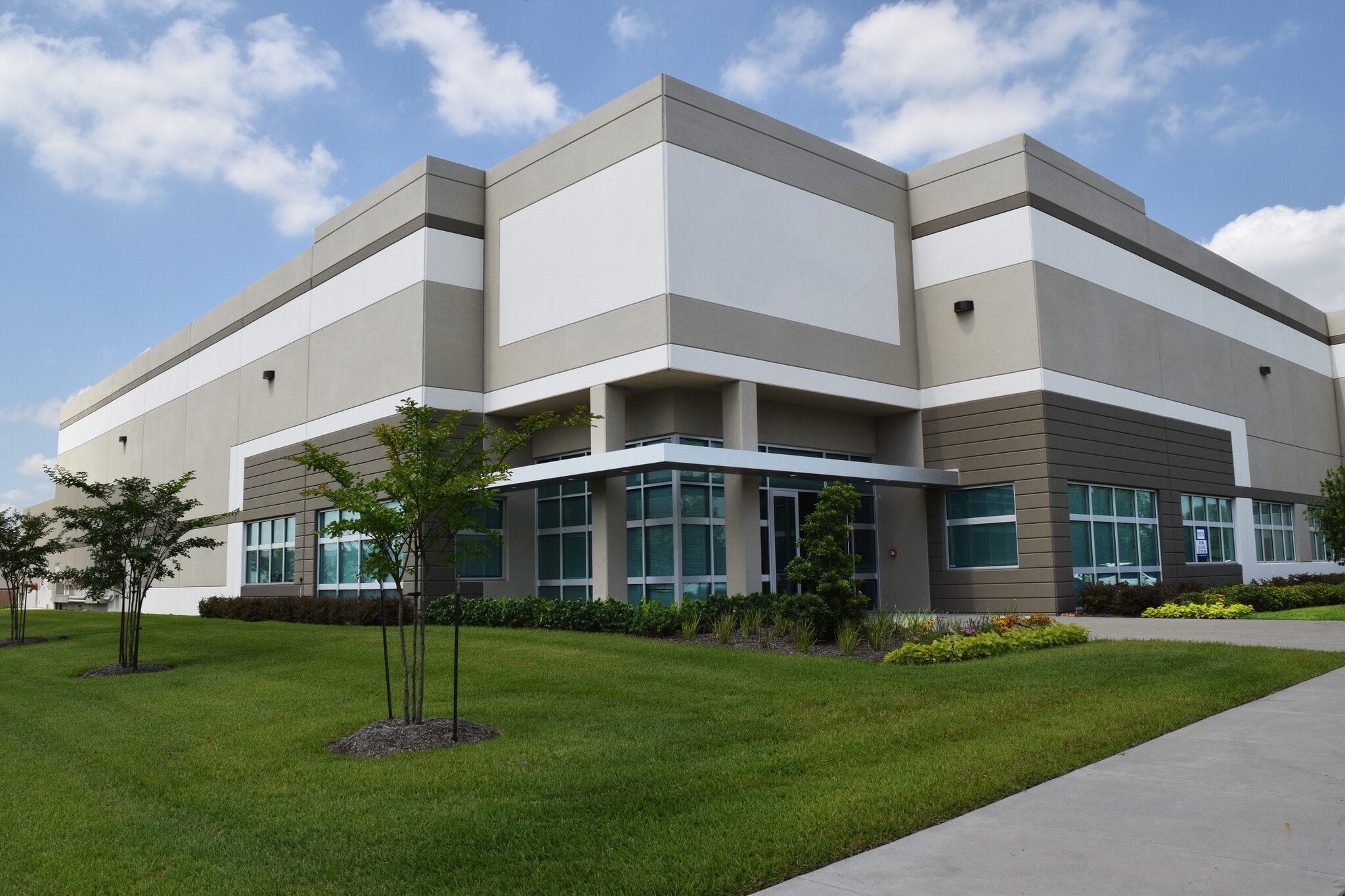 5150 Greens Rd, Houston, TX à louer Photo de l’immeuble– Image 1 sur 6
