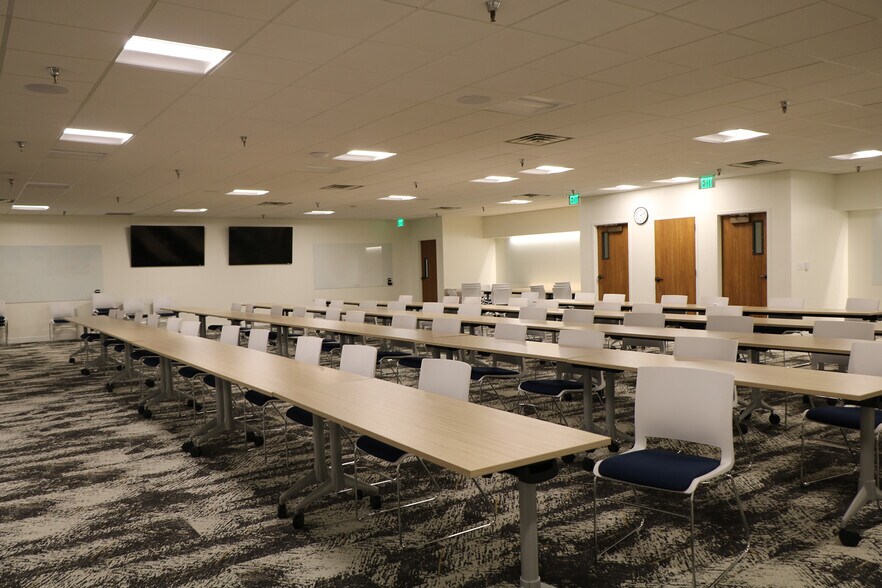 1301 E Collins Blvd, Richardson, TX à louer - Photo intérieure – Image 2 sur 7