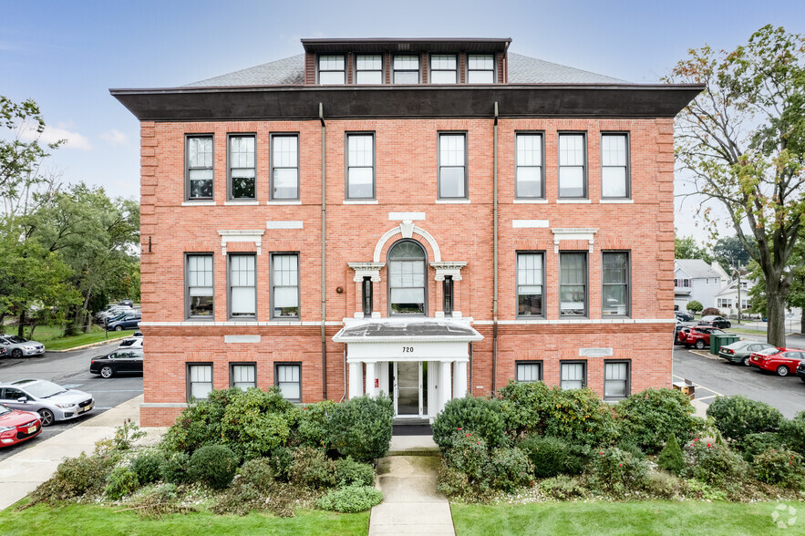 720 King Georges Post Rd, Fords, NJ à louer - Photo de l’immeuble – Image 3 sur 25