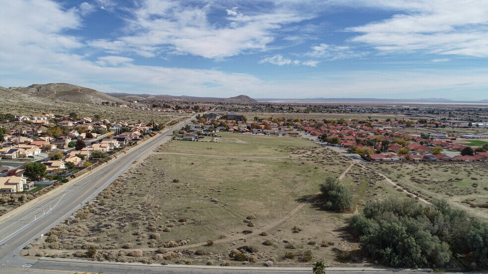 30th St, Rosamond, CA à vendre - Photo principale – Image 1 sur 6