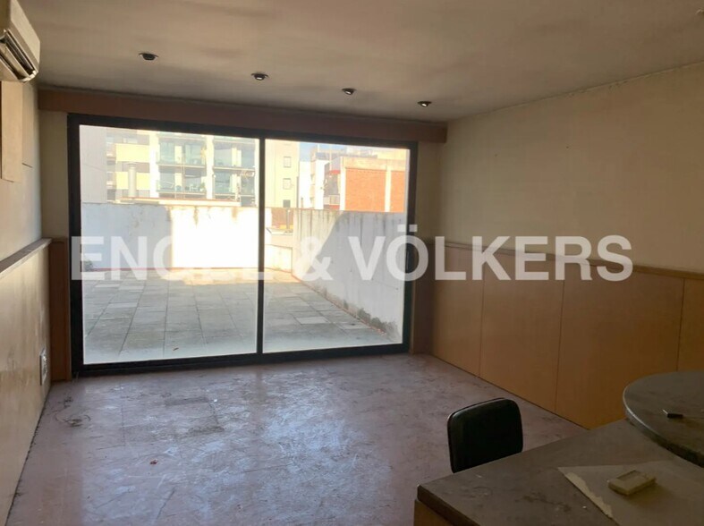Bureau dans Badalona, Barcelona à vendre - Photo de l’immeuble – Image 2 sur 6