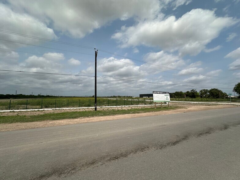 4900 Old 10th Street, McAllen, TX à vendre - Photo de la construction – Image 2 sur 3
