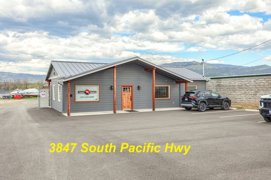 3847 S Pacific Hwy, Medford, OR à vendre - Photo principale – Image 1 sur 22