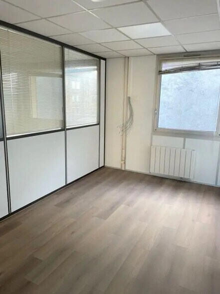 Bureau dans Versailles à louer - Photo intérieure – Image 2 sur 11