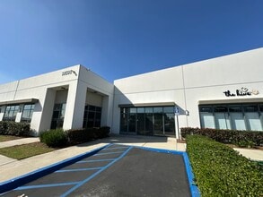 14525 Valley View Ave, Santa Fe Springs, CA à louer Photo intérieure– Image 1 sur 8