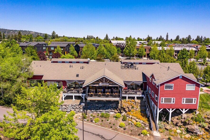 803 SW Industrial Way, Bend, OR à louer - Photo de l’immeuble – Image 2 sur 2