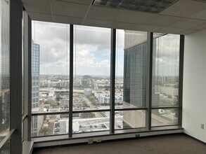 100 N Tampa St, Tampa, FL à louer Photo intérieure– Image 1 sur 7