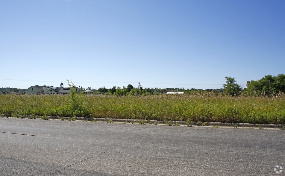 201 Commerce Dr E, Belle Plaine, MN à vendre - Photo principale – Image 1 sur 2