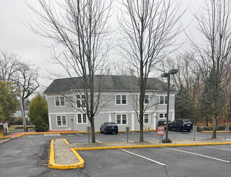 50 Old Kings Hwy N, Darien, CT à vendre - Photo de l’immeuble – Image 2 sur 10