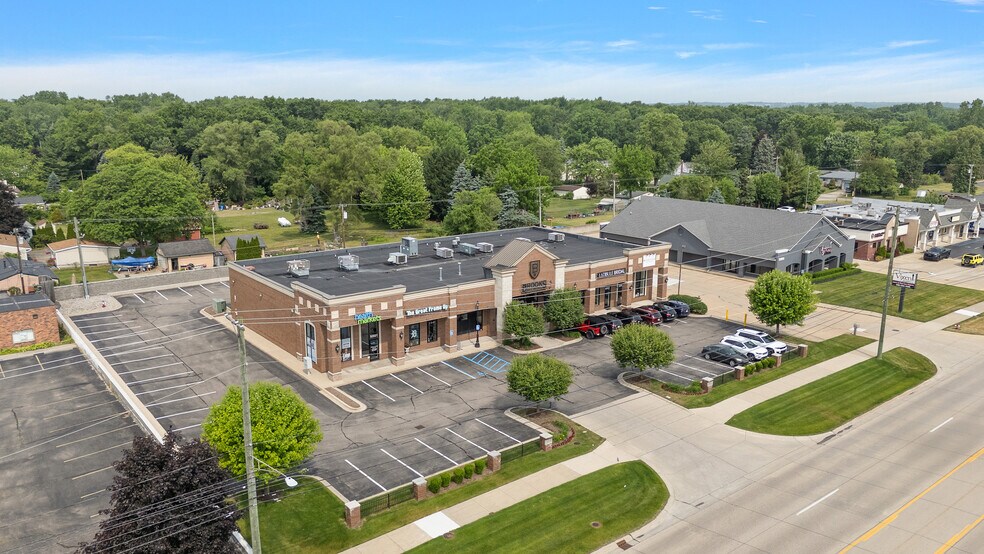52021-52045 Van Dyke Ave, Shelby Township, MI à louer - Photo de l’immeuble – Image 3 sur 6