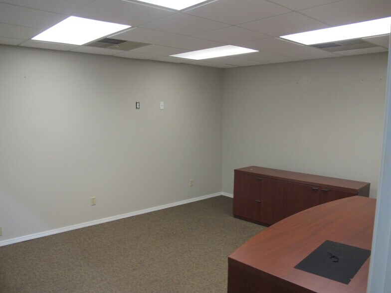 209 N Main Ave, Republic, MO à vendre - Photo de l’immeuble – Image 3 sur 12