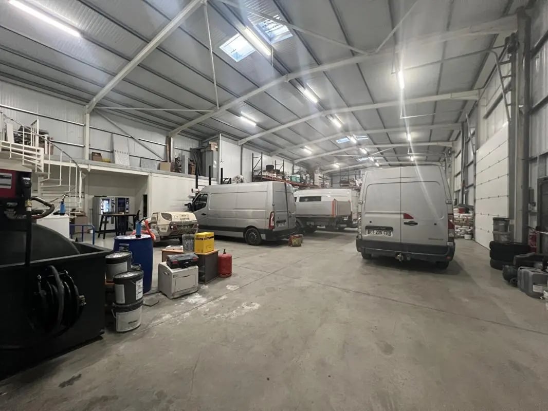 Local d'activités dans Roussillon à vendre Photo intérieure– Image 1 sur 6