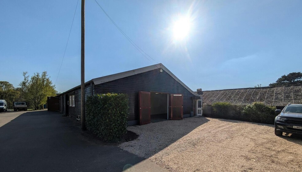 Unit 6 Lascombe Estate, Puttenham à louer - Photo principale – Image 1 sur 2