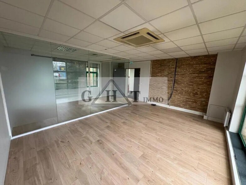 Bureau dans Montlhéry à louer - Photo de l’immeuble – Image 3 sur 6
