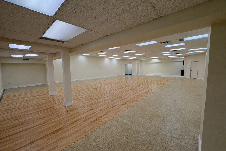 381 Richmond Rd, Ottawa, ON à vendre - Photo de l’immeuble – Image 3 sur 21
