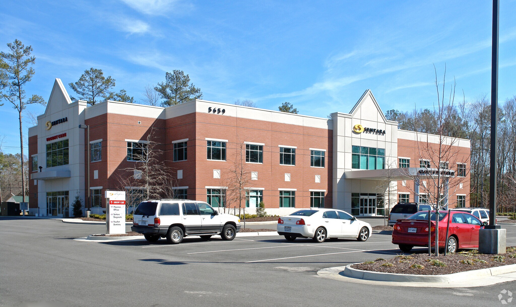 5659 Parkway Dr, Gloucester, VA à louer Photo principale– Image 1 sur 9