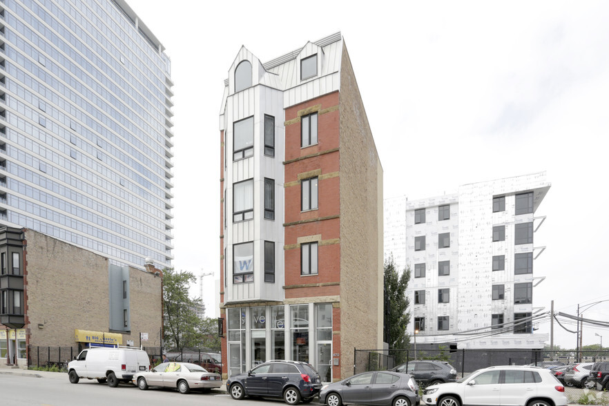 870 N Orleans St, Chicago, IL à louer - Photo de l’immeuble – Image 1 sur 13