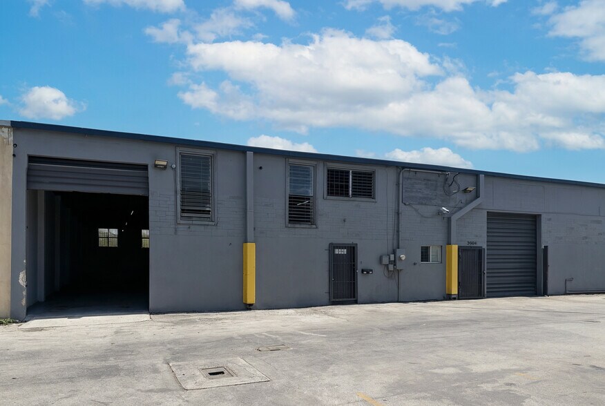 3904 NW 32 Ave, Miami, FL à vendre - Photo de l’immeuble – Image 2 sur 8