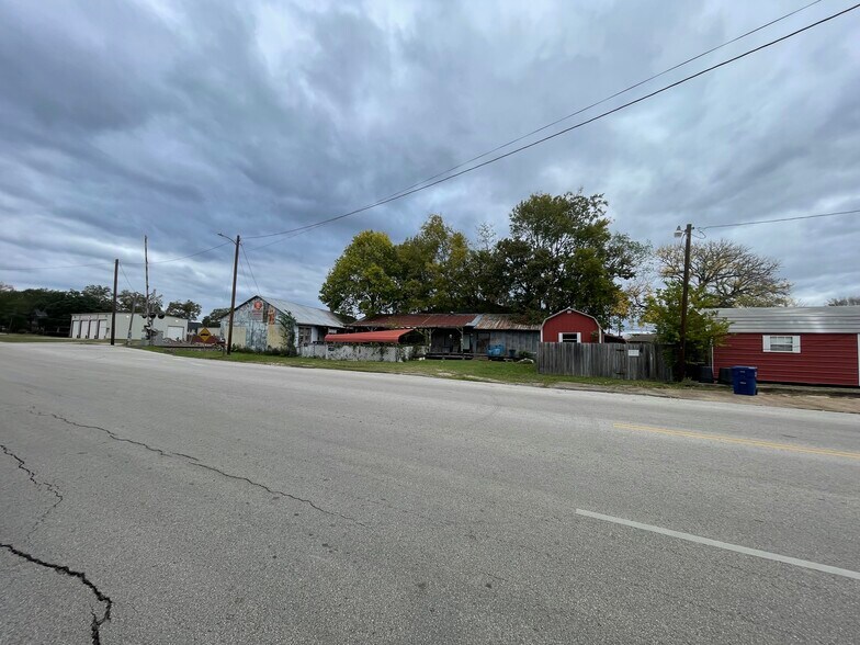 903 N Washington Ave, Livingston, TX à vendre - Photo de l’immeuble – Image 2 sur 7