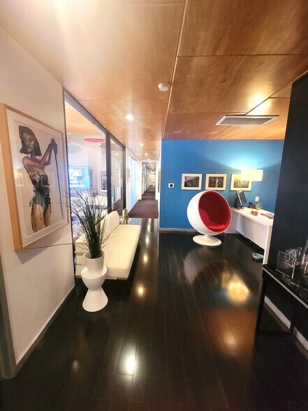 2894 Rowena Ave, Los Angeles, CA à louer - Photo de l’immeuble – Image 3 sur 12