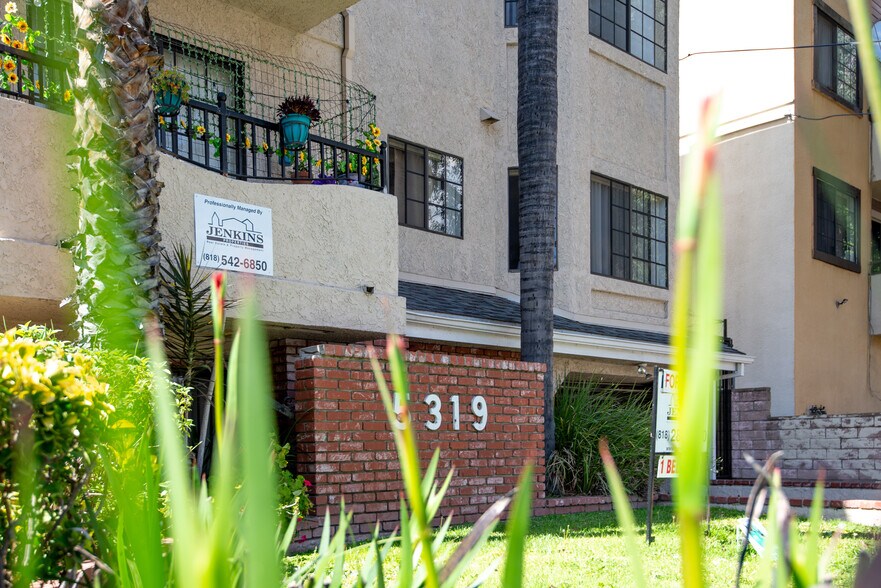 5319 Cartwright Ave, North Hollywood, CA à vendre - Photo de l’immeuble – Image 3 sur 50