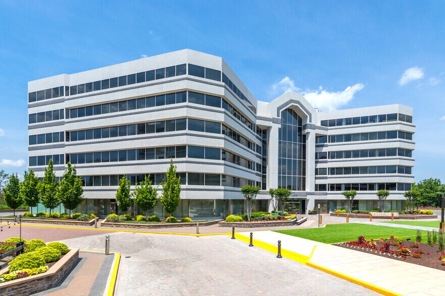 1410-1430 Spring Hill Rd, McLean, VA à louer - Photo principale – Image 1 sur 33