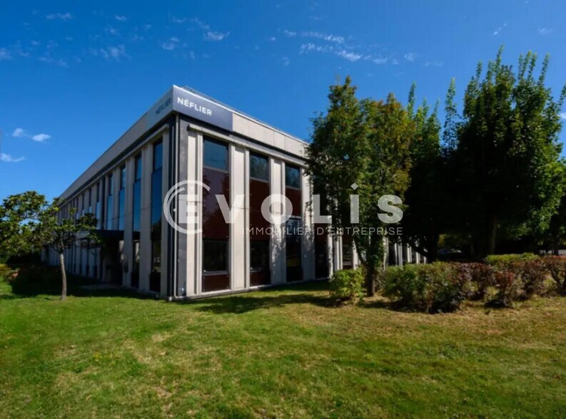 Local d’activités dans Villebon-sur-Yvette à louer - Photo de l’immeuble – Image 2 sur 8