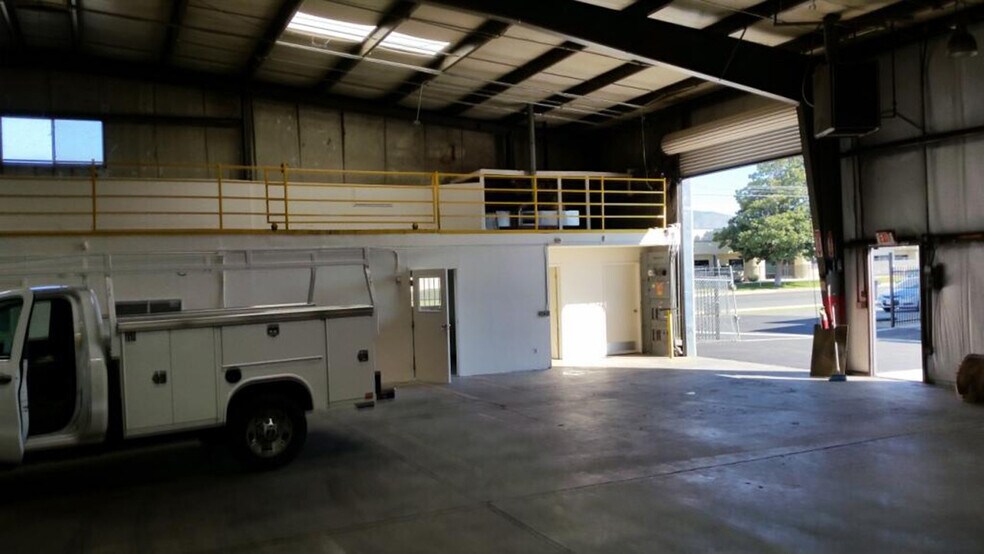 445 E Menlo Ave, Hemet, CA à vendre - Photo intérieure – Image 3 sur 20