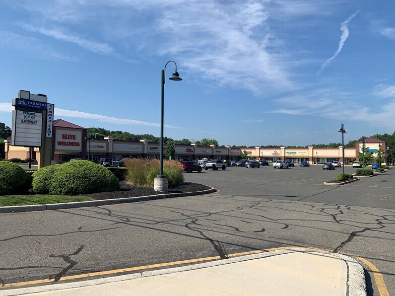 2394-2458 US Highway 9, Howell, NJ à louer - Photo de l’immeuble – Image 2 sur 5