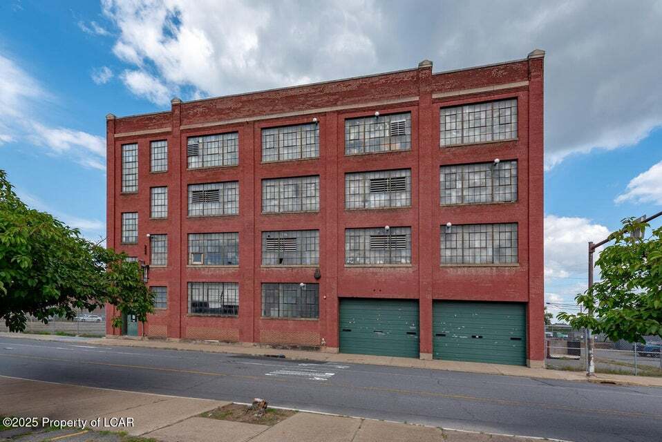 58 E Union St, Wilkes Barre, PA à vendre Photo principale– Image 1 sur 12