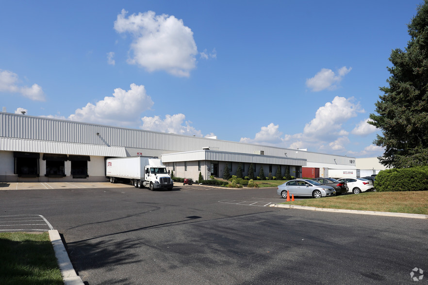 1817 Route 130, Burlington, NJ à louer - Photo principale – Image 1 sur 7