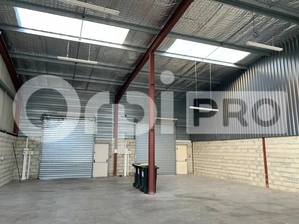 Local d'activités dans SAINT-JEAN-D'ILLAC à vendre Photo de l’immeuble– Image 1 sur 6