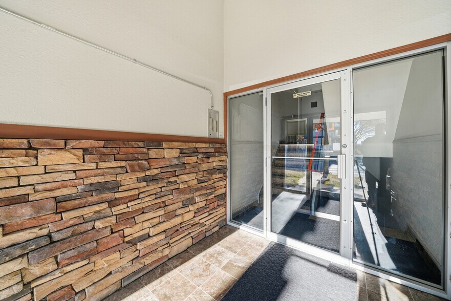 4746 55 St, Red Deer, AB à vendre - Photo de l’immeuble – Image 2 sur 19