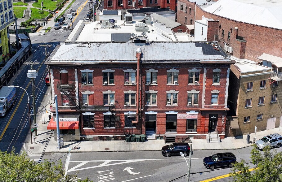 143 Westchester Ave, Port Chester, NY à vendre - Photo de l’immeuble – Image 2 sur 5