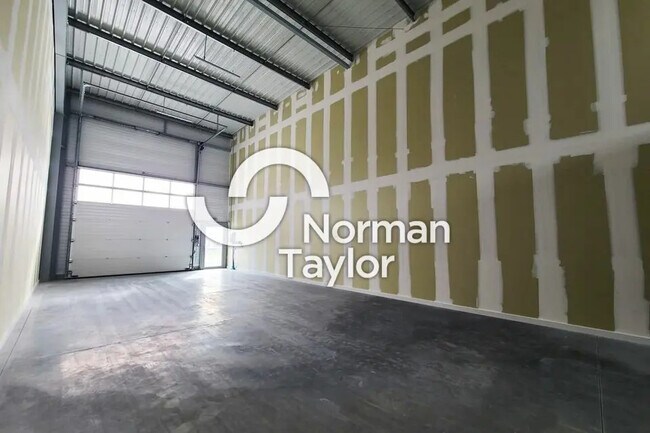 Plus de détails pour Local d'activités à louer