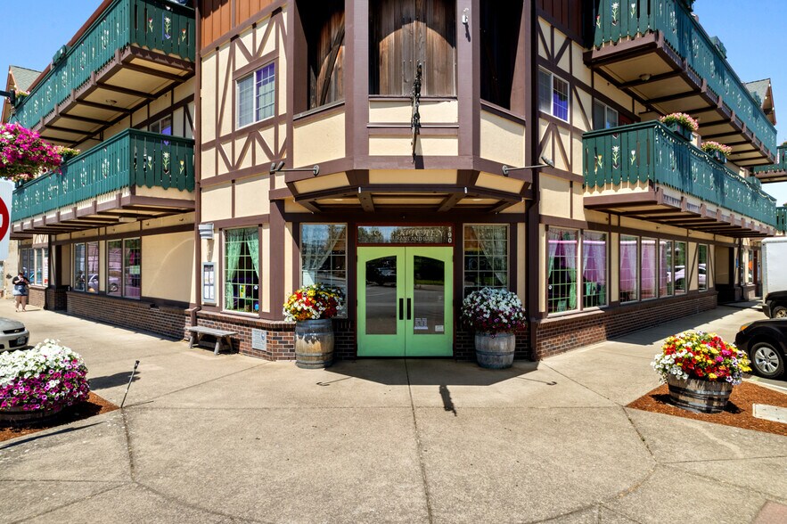 190 E Charles St, Mount Angel, OR à vendre - Photo de l’immeuble – Image 3 sur 11