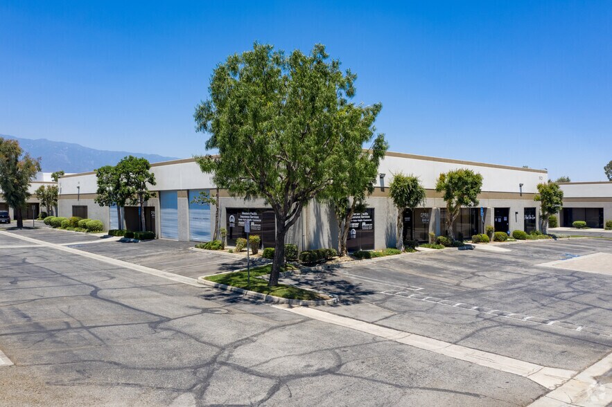 8459 White Oak Ave, Rancho Cucamonga, CA à louer - Photo de l’immeuble – Image 2 sur 7