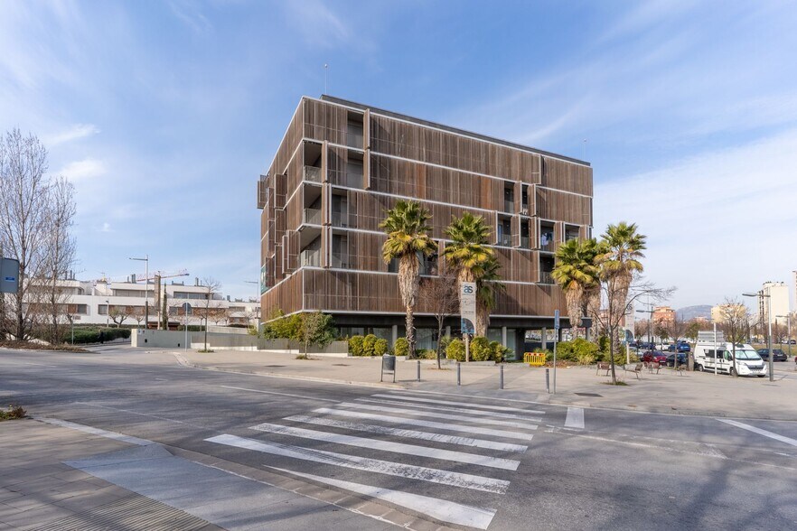 Ronda Jean Monnet, 248, Sabadell, Barcelona à louer - Photo de l’immeuble – Image 2 sur 8