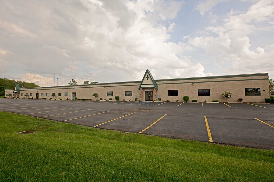 3521 Briarfield Blvd, Maumee, OH à louer - Photo de l’immeuble – Image 3 sur 7