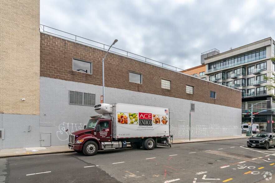 73 Kent Ave, Brooklyn, NY à vendre - Photo de l’immeuble – Image 2 sur 5