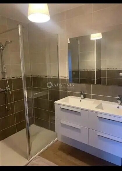 Bureau dans à vendre - Photo de l’immeuble – Image 3 sur 6