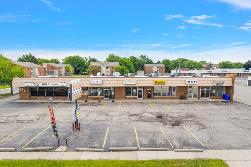 33054-33066 Garfield Rd, Fraser, MI à louer - Photo principale – Image 1 sur 2