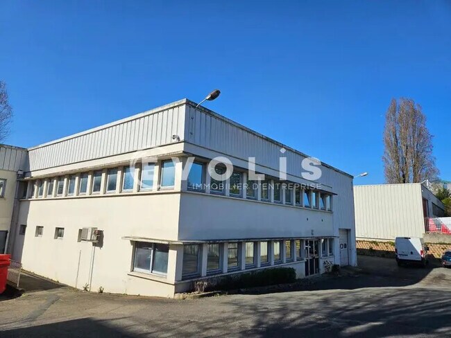 Plus de détails pour Local d’activités à vendre
