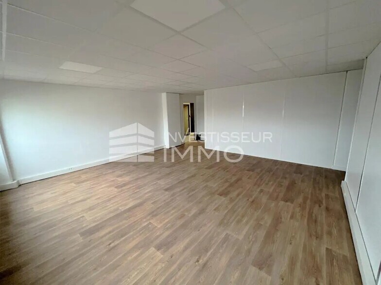 Local d’activités dans Antony à louer - Photo de l’immeuble – Image 2 sur 6
