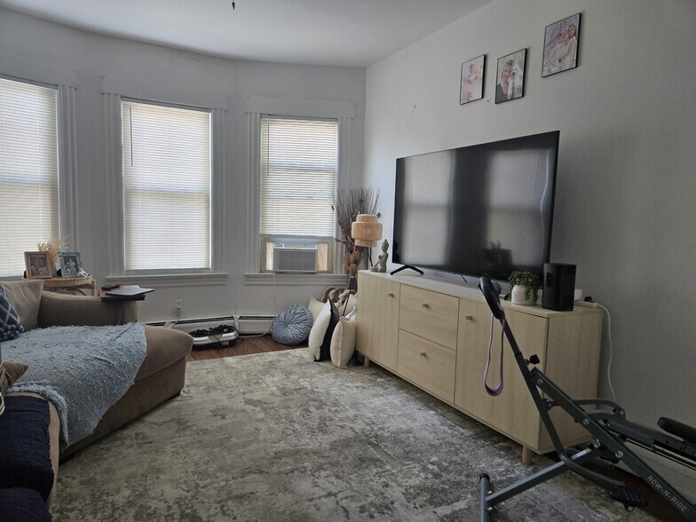 54 Stuyvesant Ave, Lyndhurst, NJ à vendre - Photo de l’immeuble – Image 3 sur 13